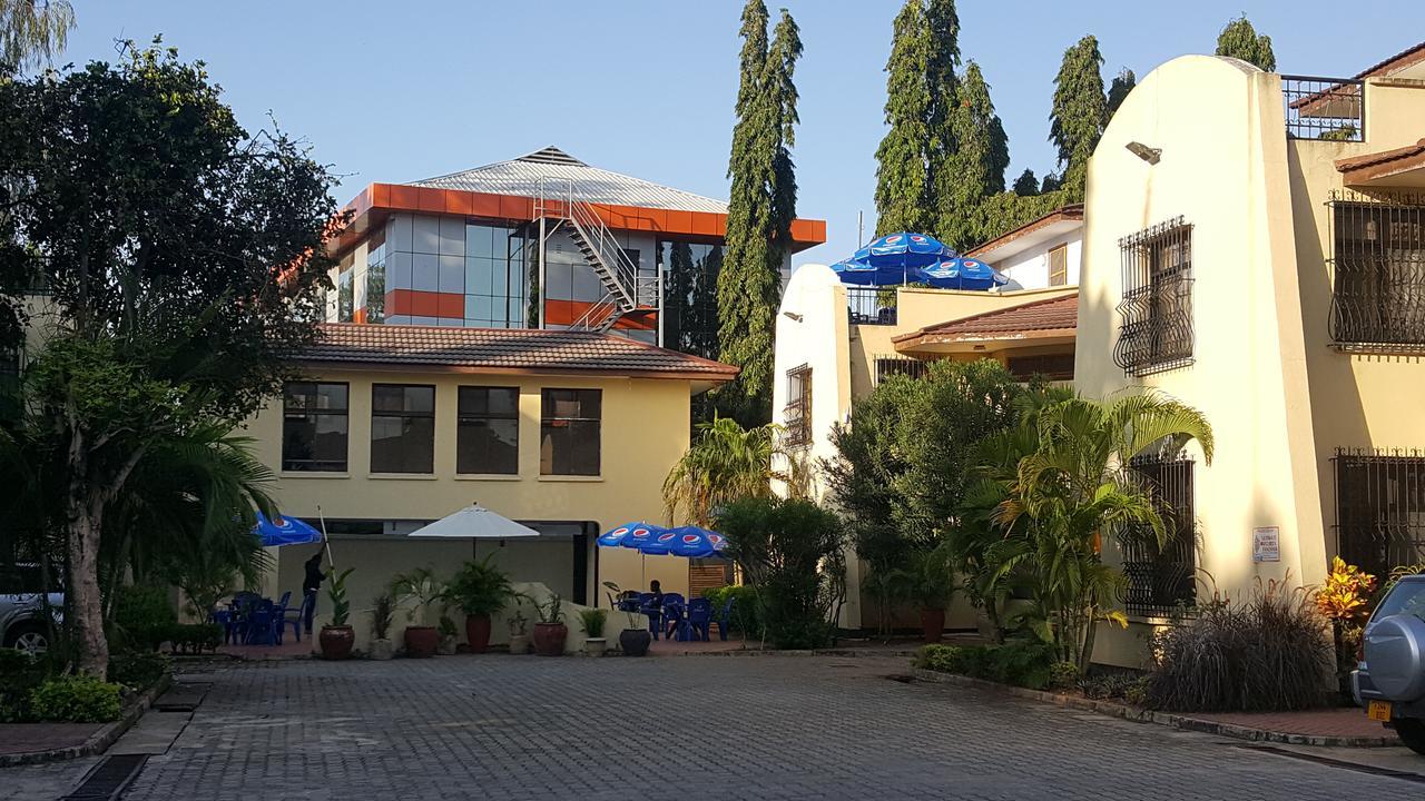 A Pousada Hunch Backpackers Dar es Salaam Exterior foto