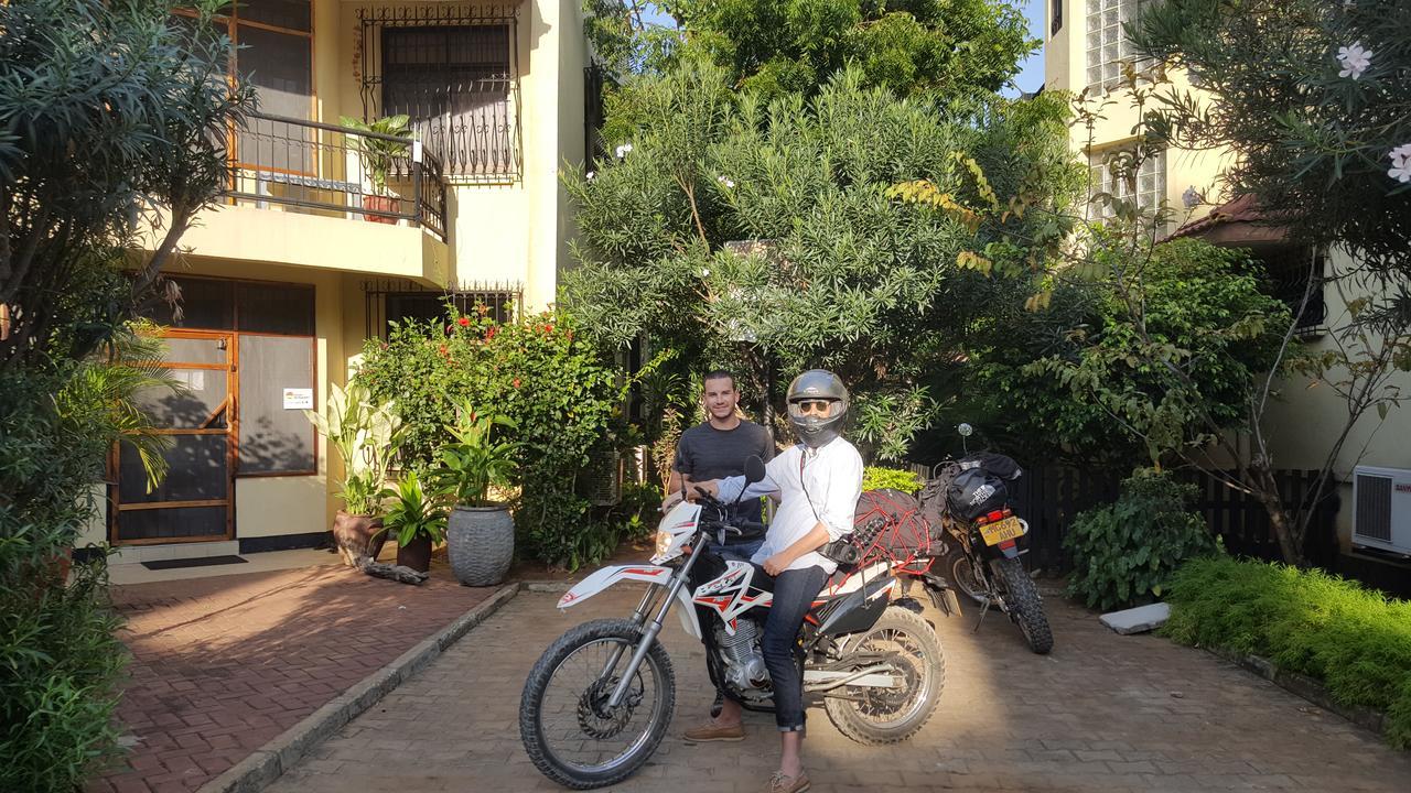 A Pousada Hunch Backpackers Dar es Salaam Exterior foto